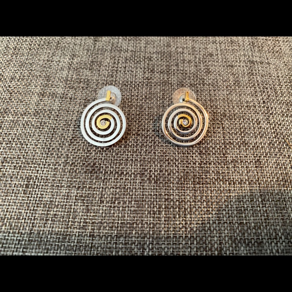 Silver swirl studs